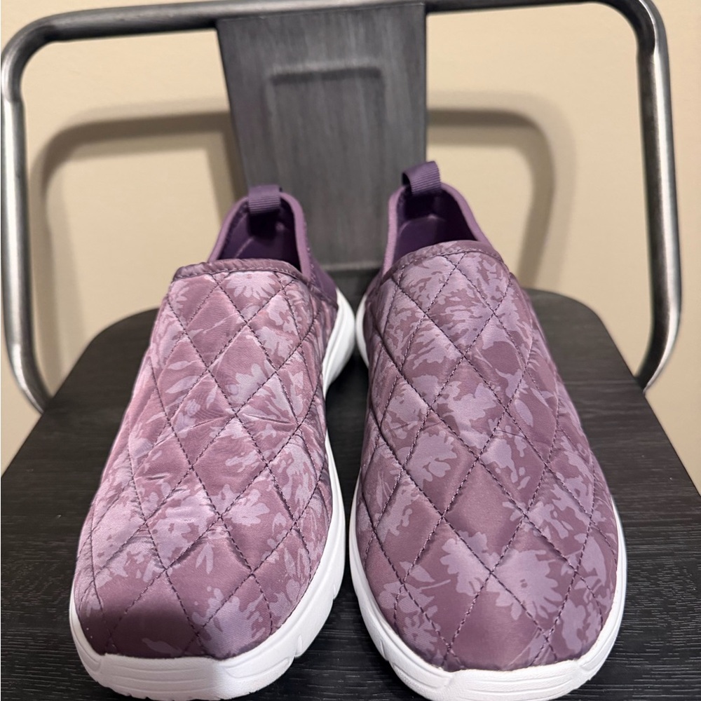 Vera Bradley VB Cloud Convertible Slip-On Shoes Purple Tonal Floral Quilted Sz 7 - Picture 2 of 13